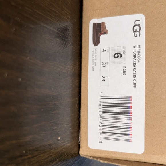 Ugg brown suede lace up platform boots, shearling lined - Picture 6 of 7